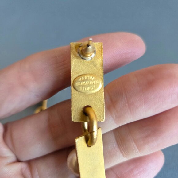 Large Martha Sturdy Vancouver gold tone and faux pearls large dangling earrings. - Picture 6 of 6